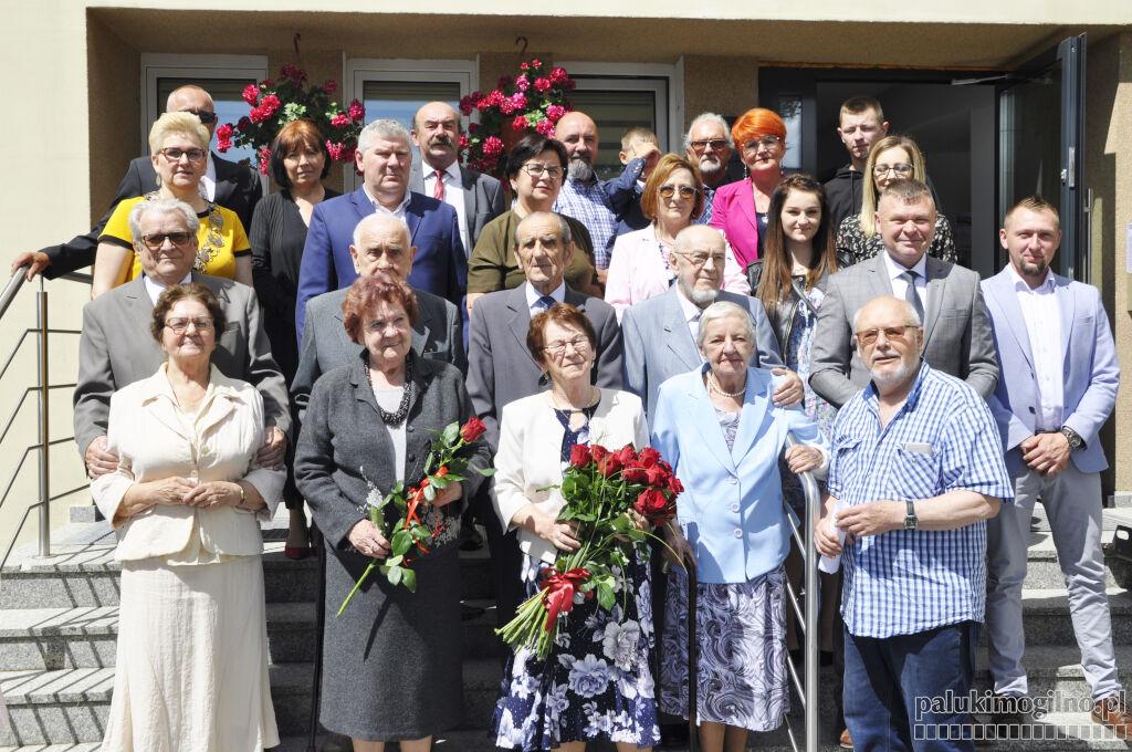 Pięć małżeńskich par. Przeżyli razem 60 i 65 lat. Mówią: - Cieszymy się, że jesteśmy razem (zdjęcia + wideo)