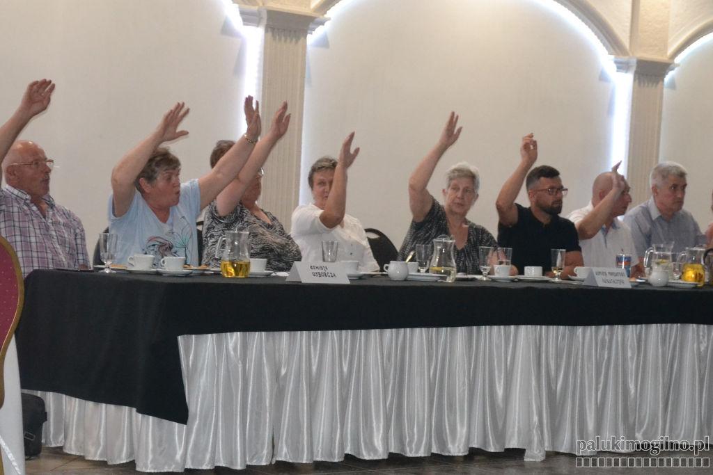 Spółdzielnia Mieszkaniowa w Trzemesznie. Klatki w blokach posprząta firma, ale wzrośnie czynsz