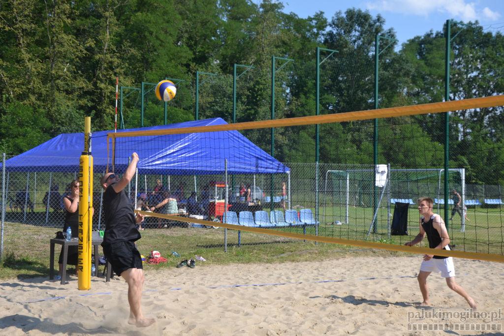 Turniej siatkówki plażowej w Wydartowie. Słońce rozgrzało piasek i tor przeszkód dla dzieci (zdjęcia)