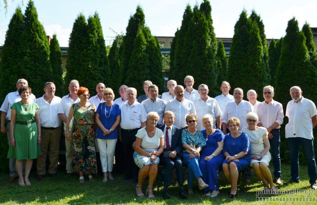 45 lat temu ukończyli Państwowe Technikum Rolnicze w Bielicach. Absolwenci ponownie spotkali się po wielu latach