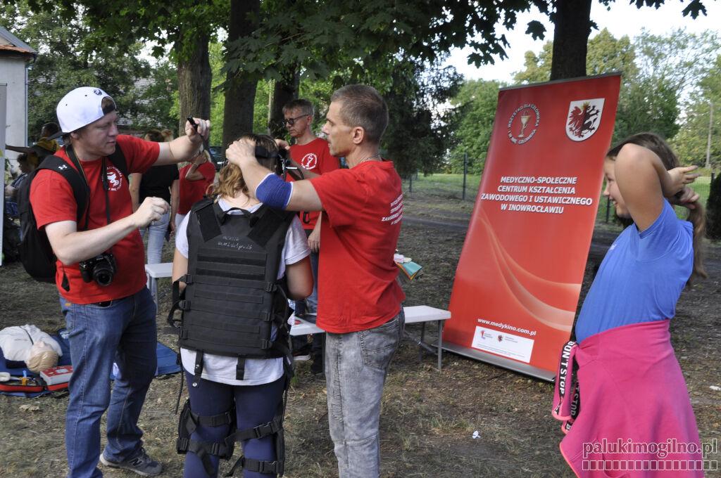 Medyk na parafialnym pikniku w Rzadkwinie. Dobra zabawa i nauka pierwszej pomocy (zdjęcia)