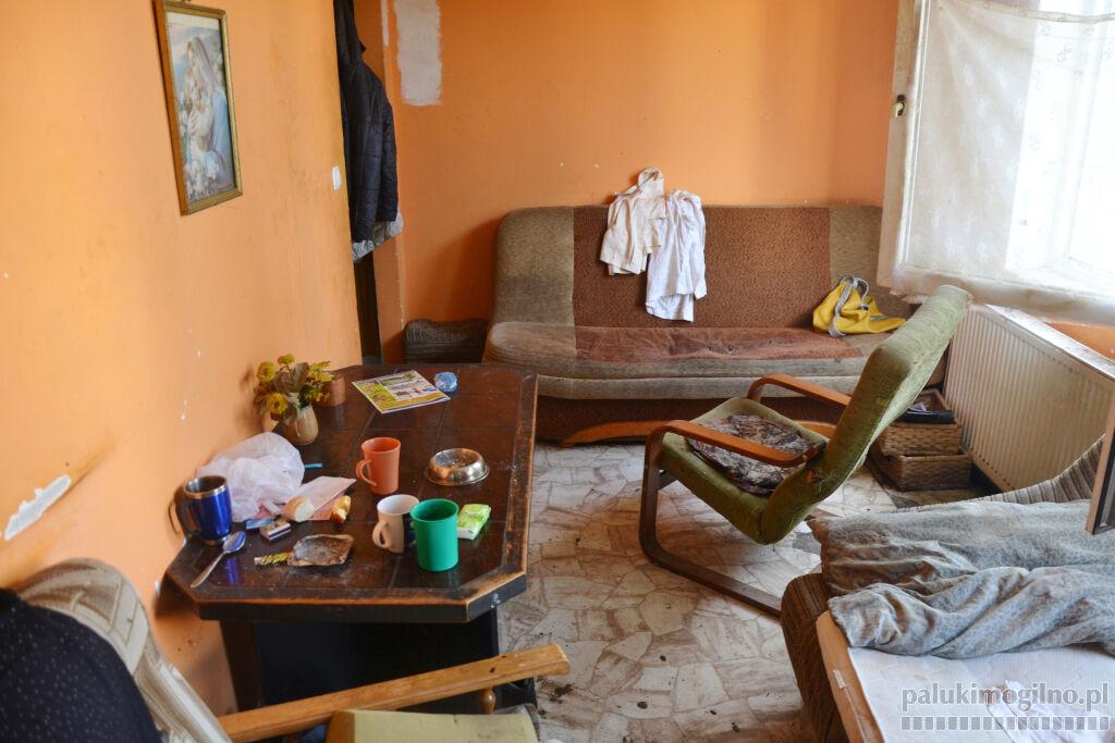 Trzemeszno: zdewastowane mieszkanie po eksmitowanej lokatorce wymaga gruntownego remontu