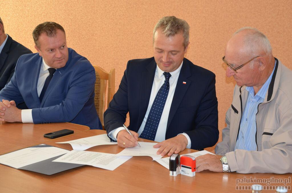 Wojewoda przekazał dotacje dla spółek wodnych. 180.400 zł dla Powiatu Mogileńskiego