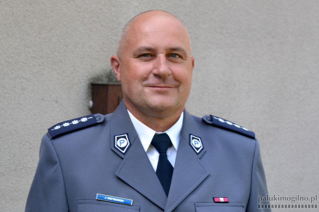 Medal dla komendanta trzemeszeńskiej policji i awanse dla 5 policjantów