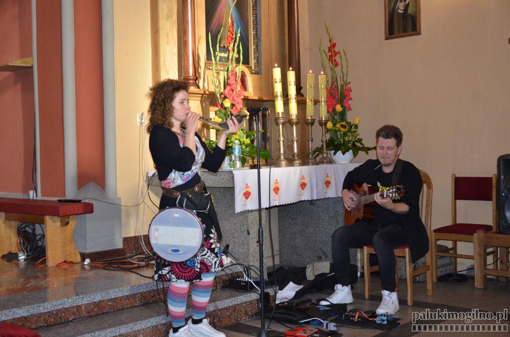 Koncert w kościele i agapa w proboszczowskim ogrodzie. Tak świętowano w Ostrowie urodziny księdza proboszcza (zdjęcia)