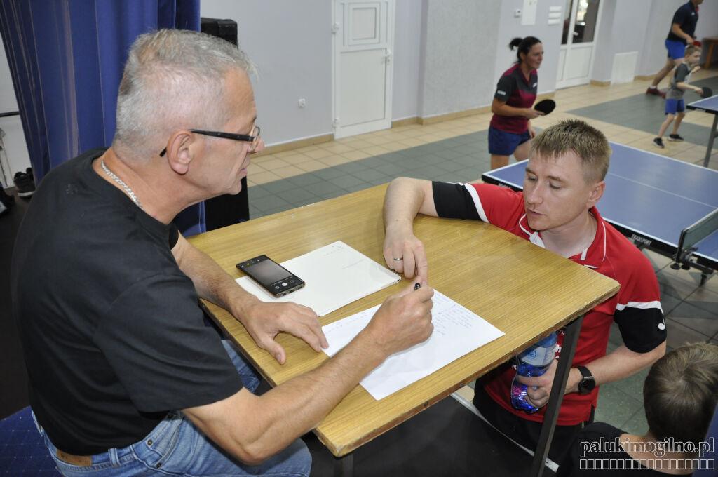 Obóz sportowy zakończyli turniejem tenisa stołowego. Toruń kontra Jeziora Wielkie