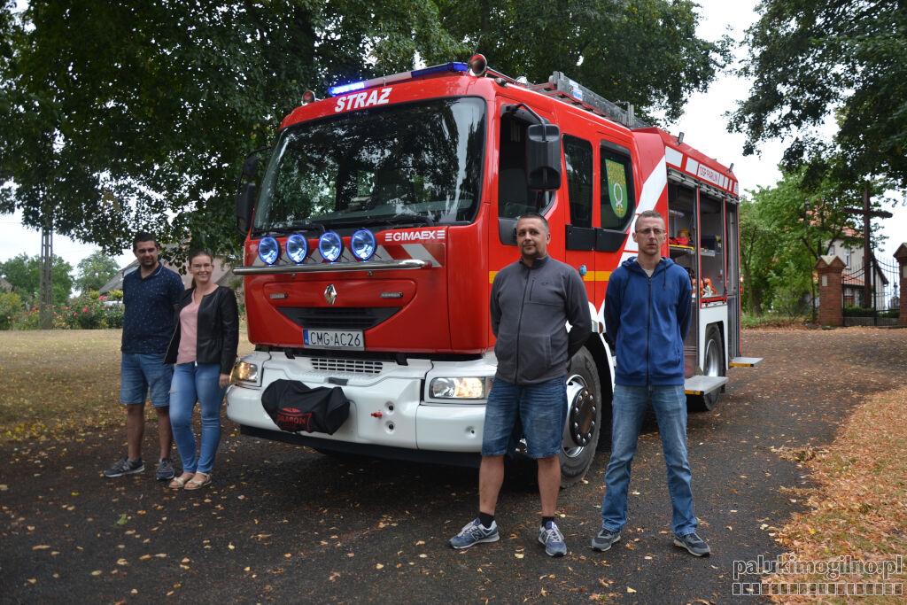 Wysłużony star poszedł na emeryturę. Strażacy z Parlina otrzymali młodszego o 22 lata renault midlum
