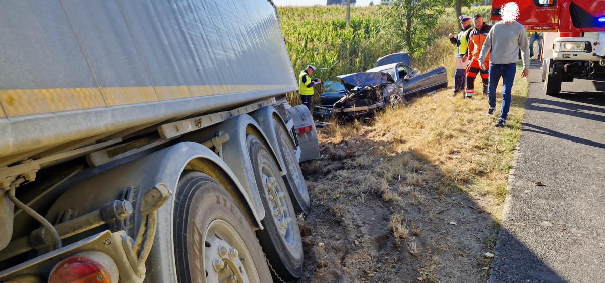 Wypadek w Sucharzewie - nowe fakty. Kierowca osobówki z obrażeniami rąk i nóg. Kierowcy volvo zatrzymano prawo jazdy