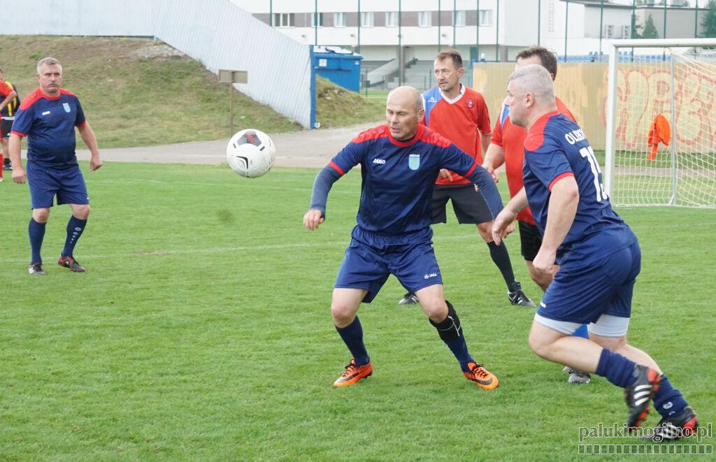 13. Turniej Piłki Nożnej Oldboyów im. Cezarego Dworka. W kategorii +35 wygrali oldboye z Trzemeszna, a w kategoria +50 oldboye z Kruszwicy (zdjęcia)