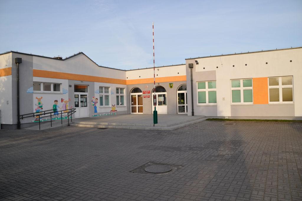 Membrana sposobem na przeciekający dach. Będzie kompleksowa naprawa dachu na szkole w Wójcinie