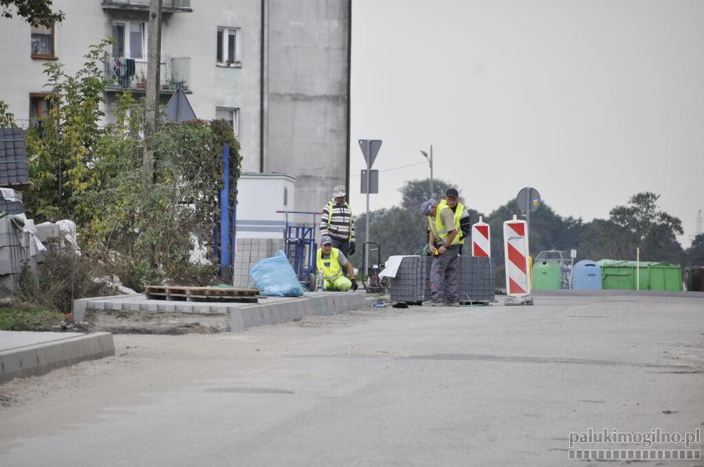 Remonty ulic w Strzelnie. Od 1 października do końca listopada (od 19.00 do 7.00), mieszkańcy mogą bezpłatnie parkować przy Twoim Markecie