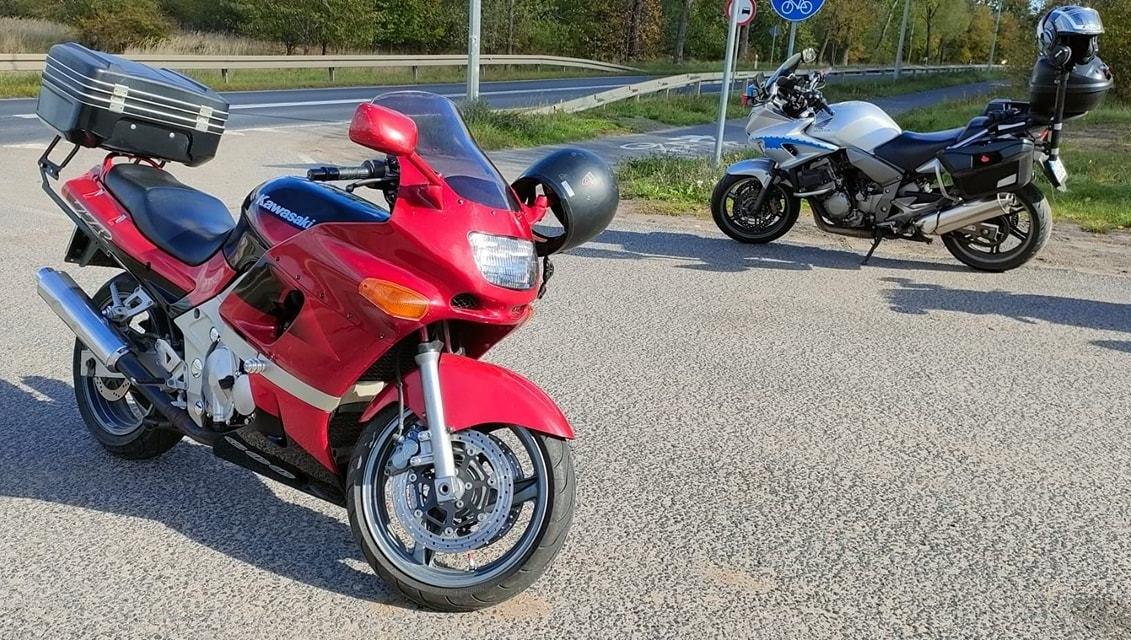 Paradowali na motocyklach bez uprawnień do kierowania