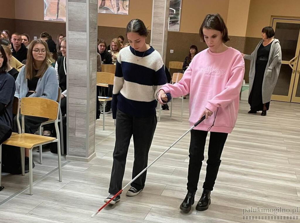 Licealiści uczestniczą w kampanii Ja nie widzę Ciebie, TY zobacz mnie