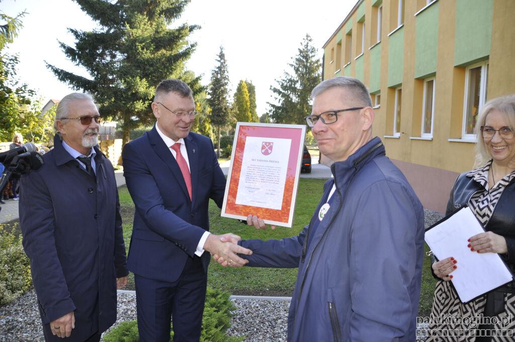 Przedszkole nr 2 w Strzelnie ma imię, a dzieci Kolorową Łąkę (wideo + zdjęcia)