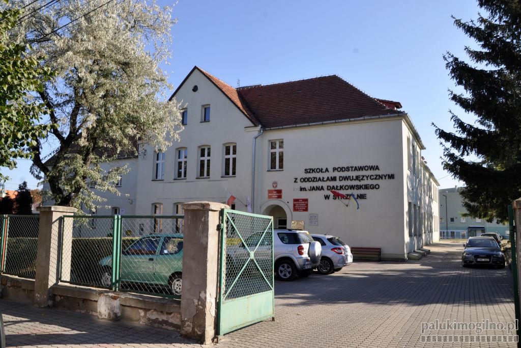 Uczniowie szkoły podstawowej przy ZSP 2 w Strzelnie uczyli się w zimnych klasach. Burmistrz zapowiada, że od poniedziałku będzie ciepło