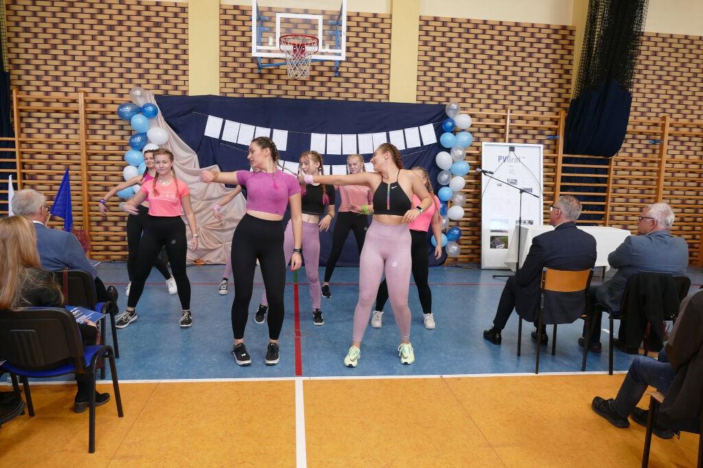 Występy artystyczne dla nauczycieli. W mogileńskim Zespole Szkół obchodzono święto pracowników oświaty
