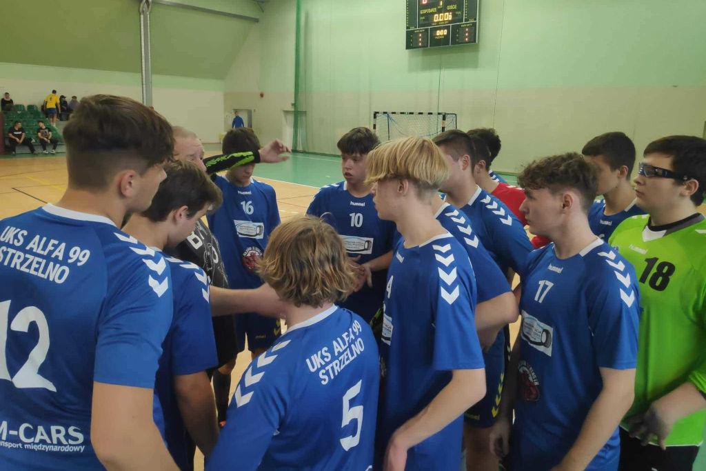 Debiut w Wojewódzkiej Lidze Juniorów dla  szczypiornistów Alfy nie należał do udanych. Przegrali z UKS Iskra Bydgoszcz 31:40