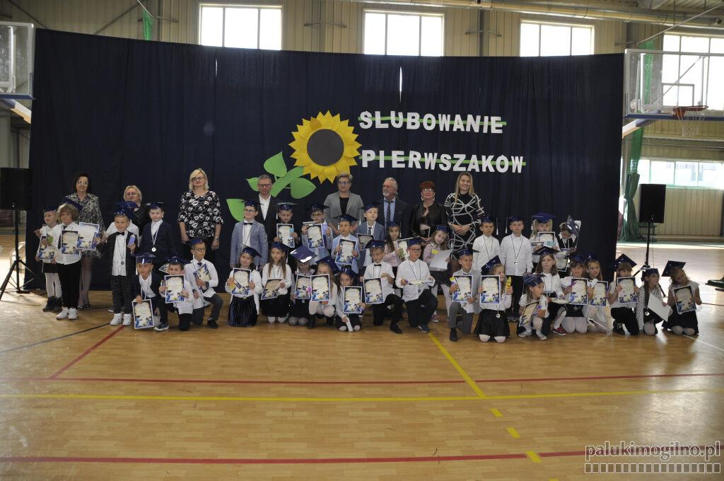 W Zespole Szkolno-Przedszkolnym nr 2 w Strzelnie pasowani zostali uczniowie dwóch klas pierwszych