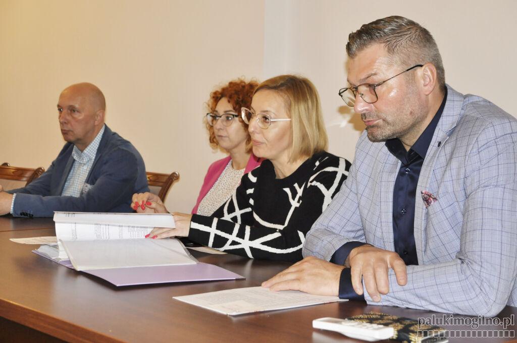 Negocjacje handlowców z Przyjezierza w sprawie długu wobec gminy. Do zapłacenia ponad 100 tysiecy. Wójt jest nieugięty