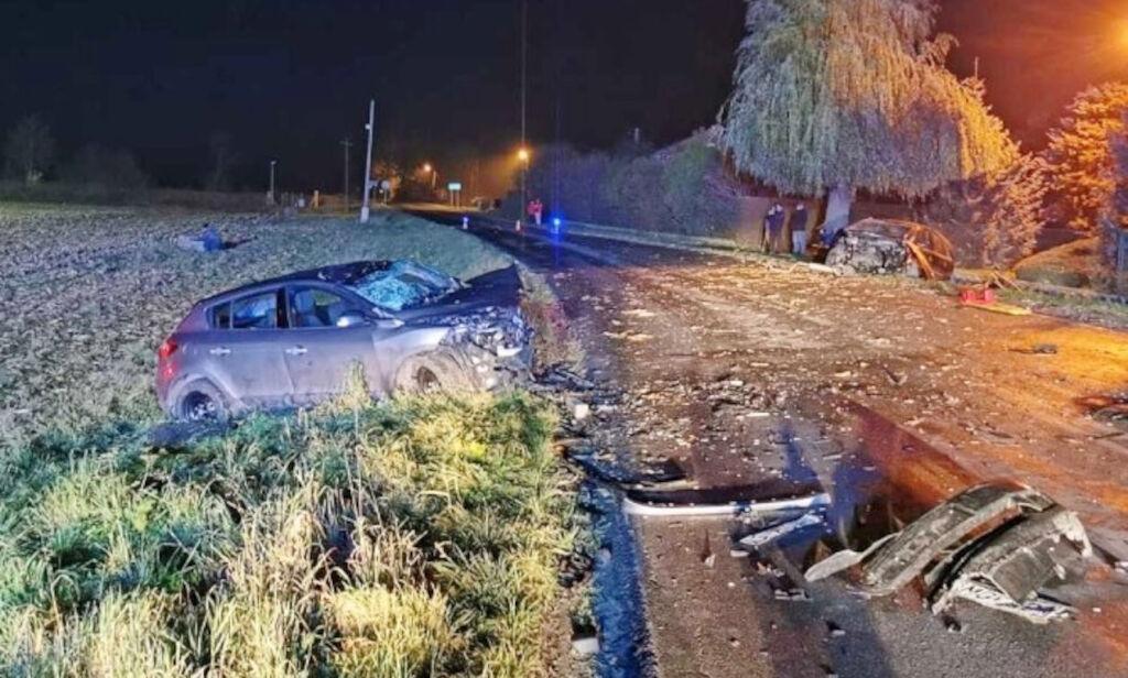 Czołowe zderzenie w Dąbrowie. Ciężko ranny 34-letni kierowca