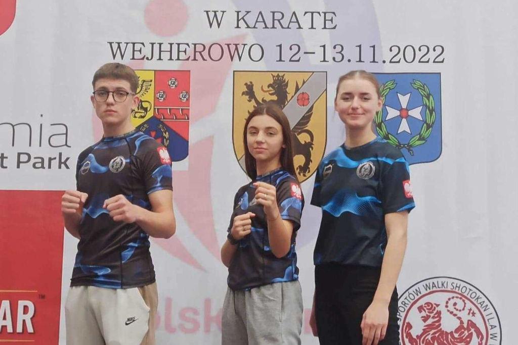 Udane walki młodych karateków na mistrzostwach Polski. Katarzyna Kosiak z brązowym medalem