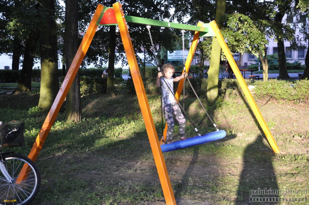 Upamiętnili byłego proboszcza strzeleńskiej parafii. Park przy Urzędzie Miejskim przyjął nazwę Park im. ks. kan. Ottona Szymków