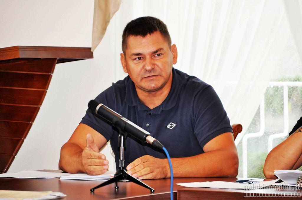 Radny Marcin Czaplicki broni policjantów przed atakami wójta. - To o czym w tej chwili opowiada wójt, to są właśnie plotki - mówił podczas sesji
