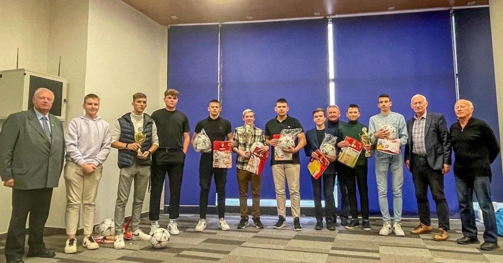 Zwycięstwo uczniów Zespołu Szkół w Mogilnie w konkursie wiedzy o mundialach