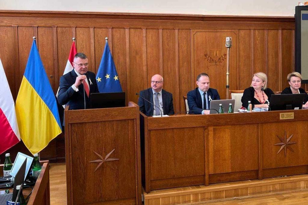 Sejmik województwa uczcił pamięć o Albercie Abrahamie Michelsonie