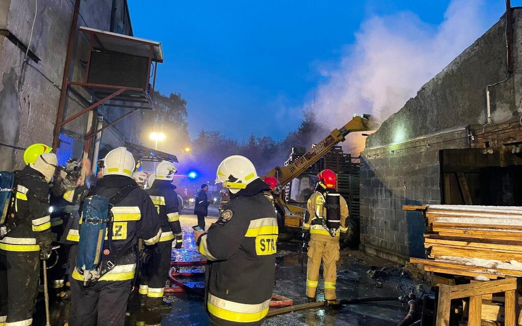 Pożar budynku inwentarskiego w Linówcu. Część zwierząt udało się uratować
