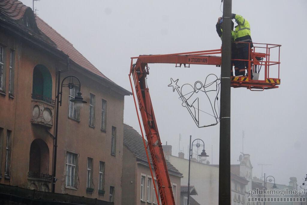 Świątecznego oświetlenia ulic nie będzie. Będą choinki, renifer, ledowa fontanna i anioł