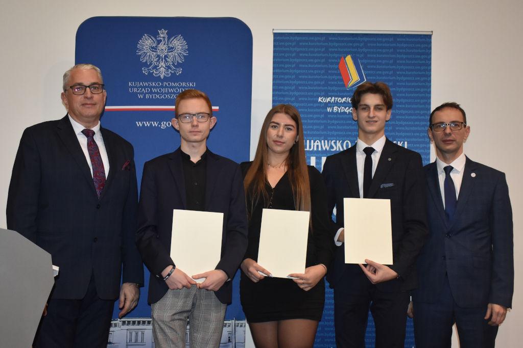 Stypendia premiera dla trojga uczniów mogileńskiego Zespołu Szkół