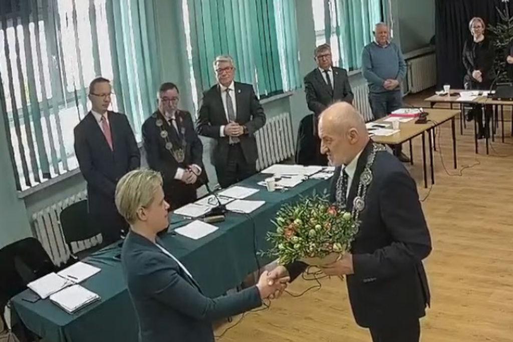Rada Miejska Trzemeszna przyjęła rezygnację skarbniczki gminy Hanny Koperskiej. Jej miejsce zajęła Jolanta Dzięcielak
