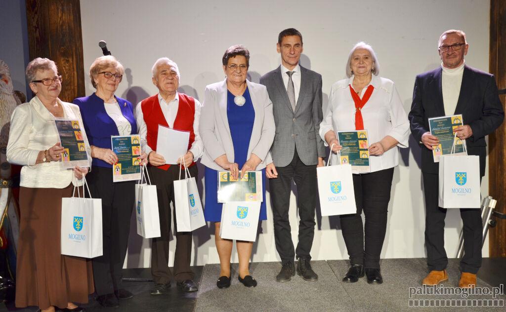6 zespołów seniorskich kolędowało w Magazynie Zbożowym (wideo + zdjęcia)