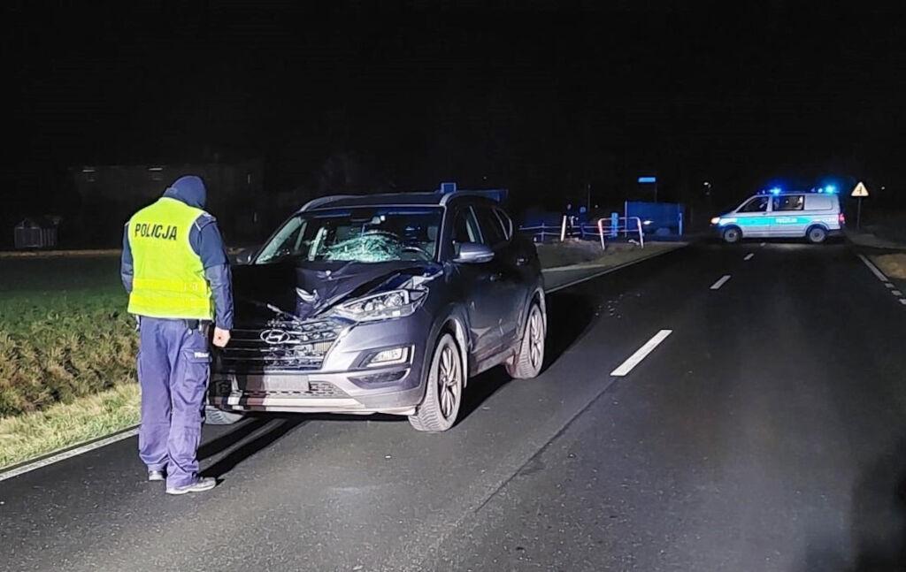 Hyundai jechał w kierunku Mogilna, 41-latek wbiegł pod pojazd z lewej strony (aktualizacja)
