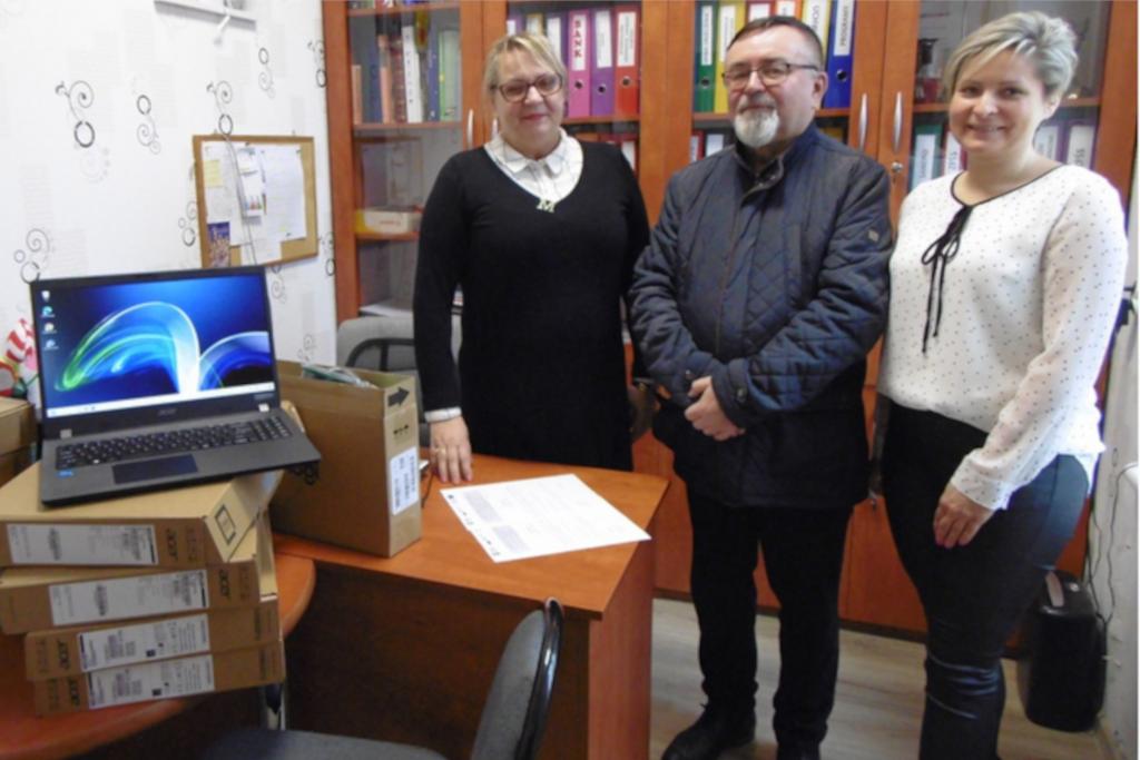 16 laptopów trafiło do przedszkoli w Trzemesznie
