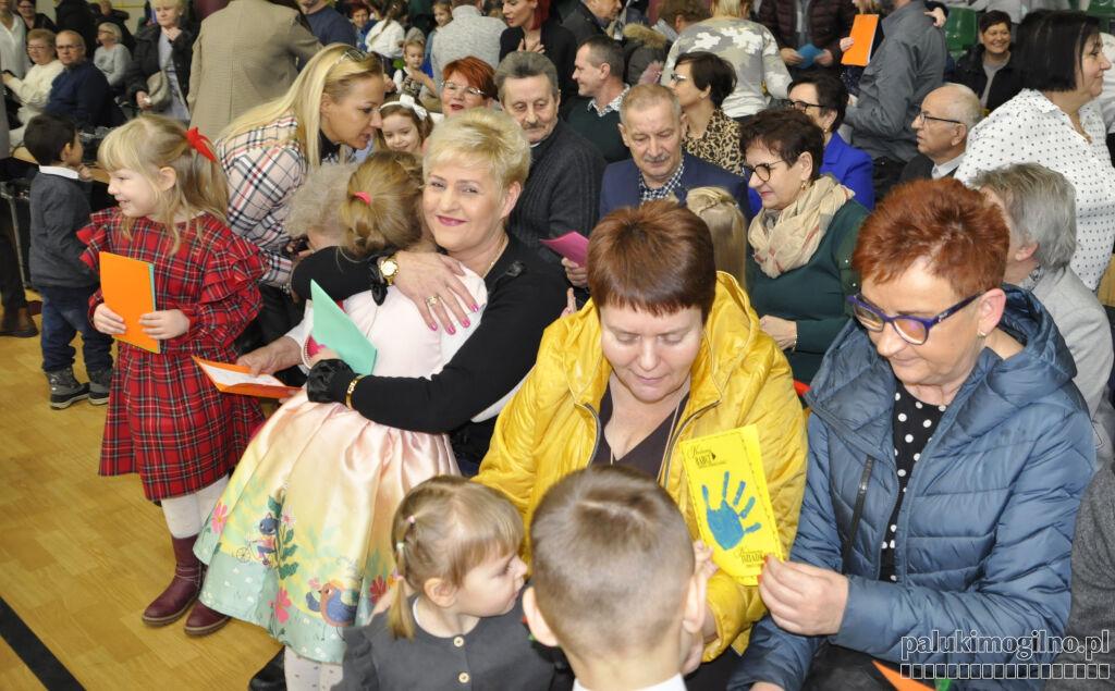 Świąteczne spotkanie z babcią i dziadkiem (wideo + zdjęcia)