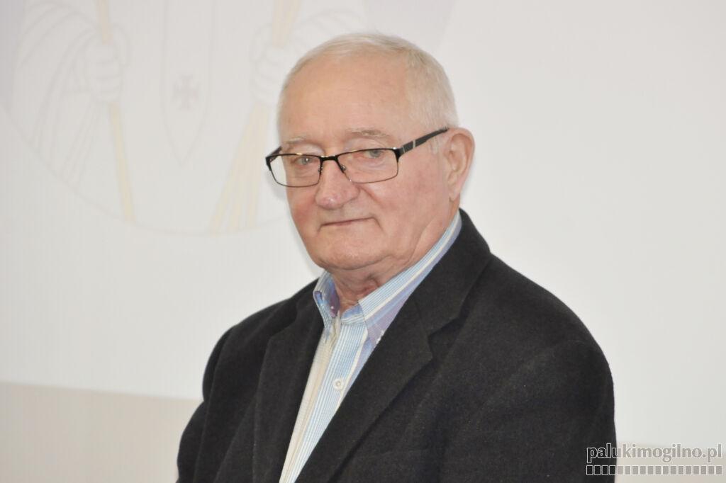 Sołtysi z gminy Trzemeszno będą mieli swój sztandar. Karmelitanki już go wyhaftowały
