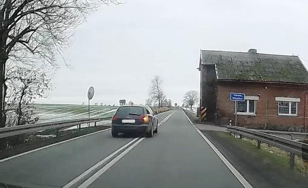 1.000 zł mandatu i 10 punktów karnych. Nagrał go kamerą inny kierowca