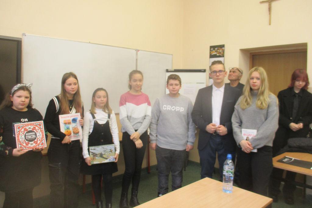 Gurówka, torzyśniad, warzucha, rzemliki - to najtrudniejsze wyrazy w gminnym dyktandzie