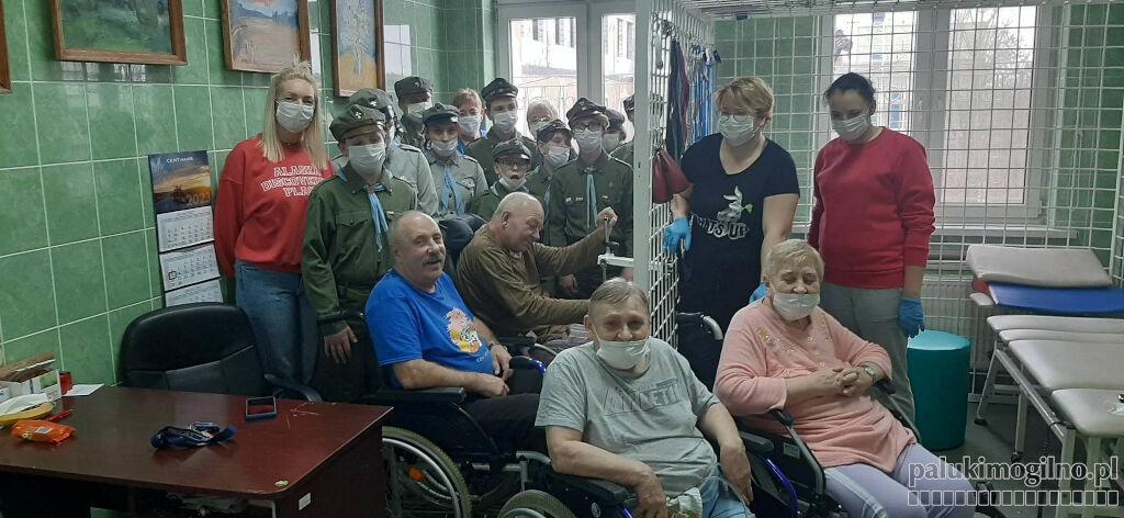 Laurki dla chorych, podziękowania dla personelu. Harcerze pamiętali o Światowym Dniu Chorego