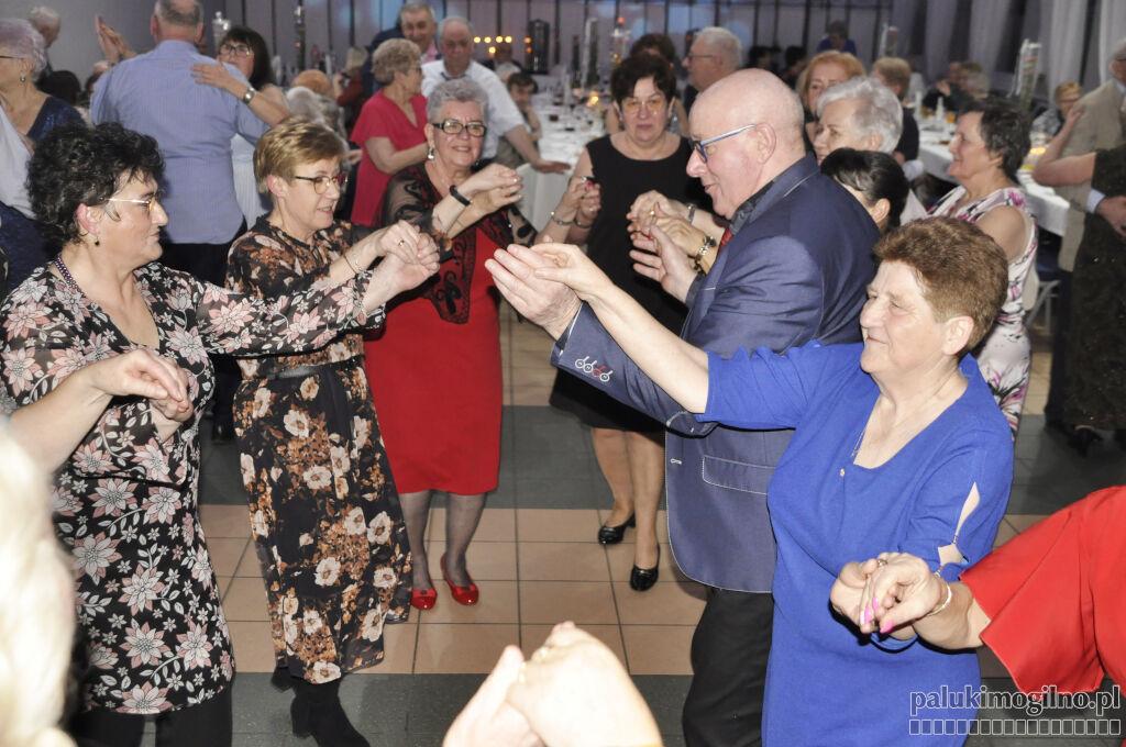 Jeziorańscy i strzeleńscy seniorzy bawili się na podkoziołku (wideo + zdjęcia)