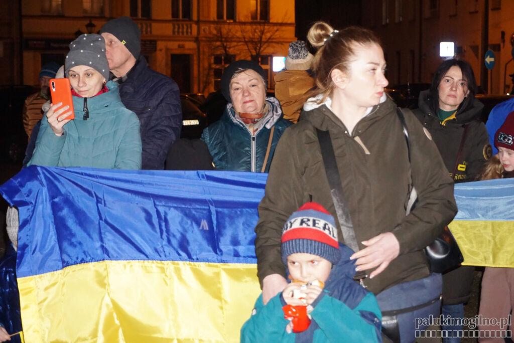 Na rynku w Mogilnie solidarność z narodem ukraińskim (zdjęcia)