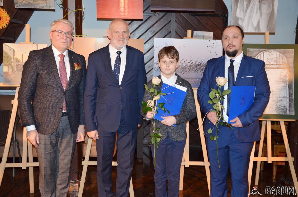 Gala Kultury w Trzemesznie. Stypendia artystyczne dla Wiktorii Kulińskiej, Stanisława Witka i Dariusza Leśniewskiego (wideo + zdjęcia)