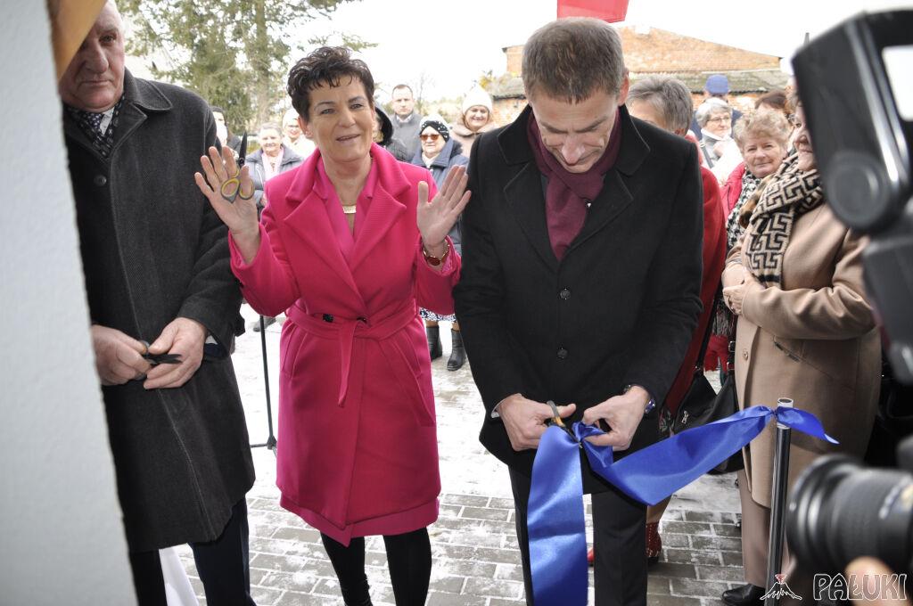 Po trzech latach oczekiwań mieszkańcy Zbytowa doczekali się nowej świetlicy.  Pierwszą imprezą był Gminny Dzień Kobiet (wideo + zdjęcia)