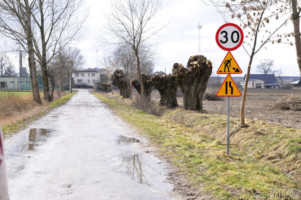Koniec z jazdą po dziurach. Gmina wyremontuje dwie drogi