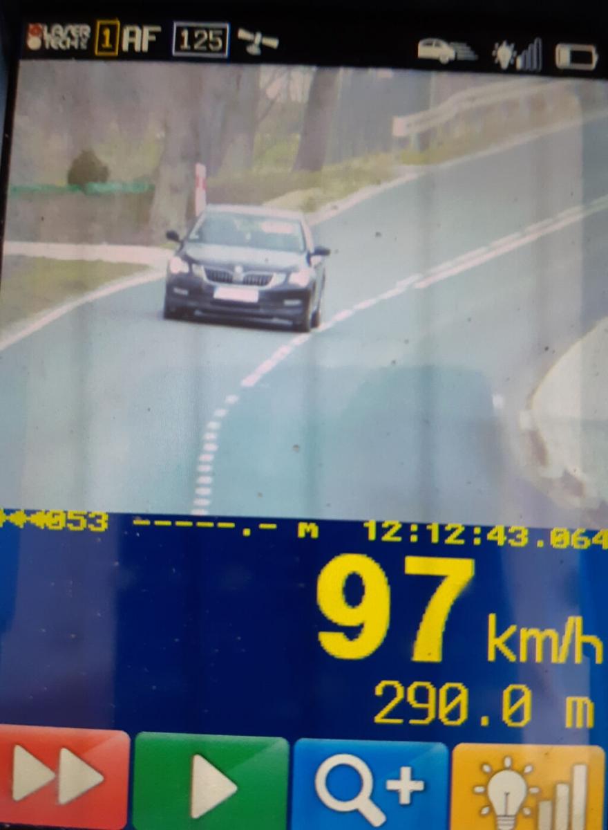 Przez Stawiska pędziła skodą 97 km/h