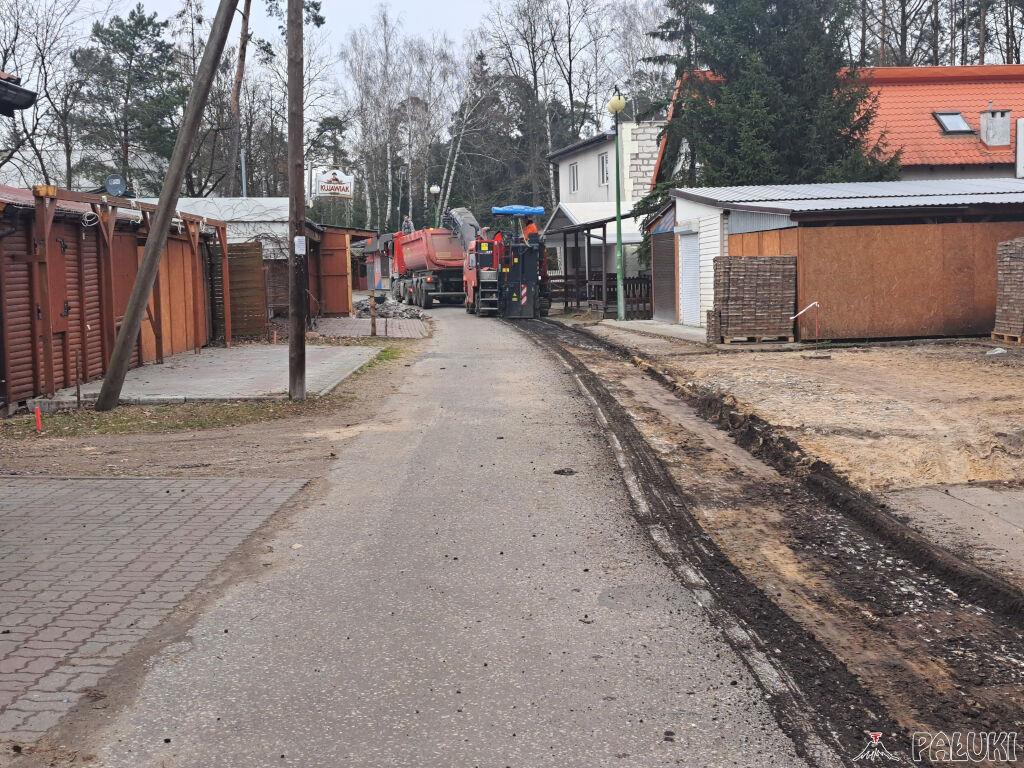 Rozpoczął się remont ulic w Przyjezierzu. Handlowcy muszą demontować fragmenty obiektów, ale letnicy będą szczęśliwi