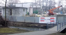 Trwa rewitalizacja parku miejskiego w Mogilnie. Amfiteatr rośnie w oczach