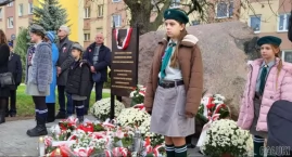 Obelisk na Sójczym Wzgórzu - odsłonięcie odnowionej tablicy (zdjęcia)